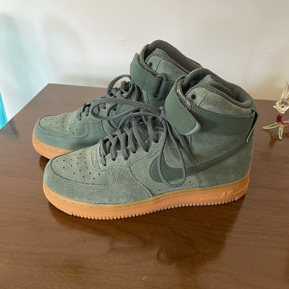 Nike Women's Air Force 1  Vintage Green Suede Gum